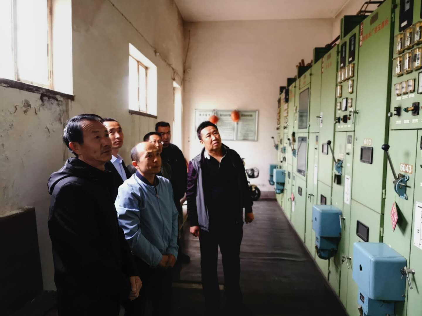 公司總經(jīng)理王建人在供水、污水生產(chǎn)一線開展風(fēng)險隱患排查.jpg